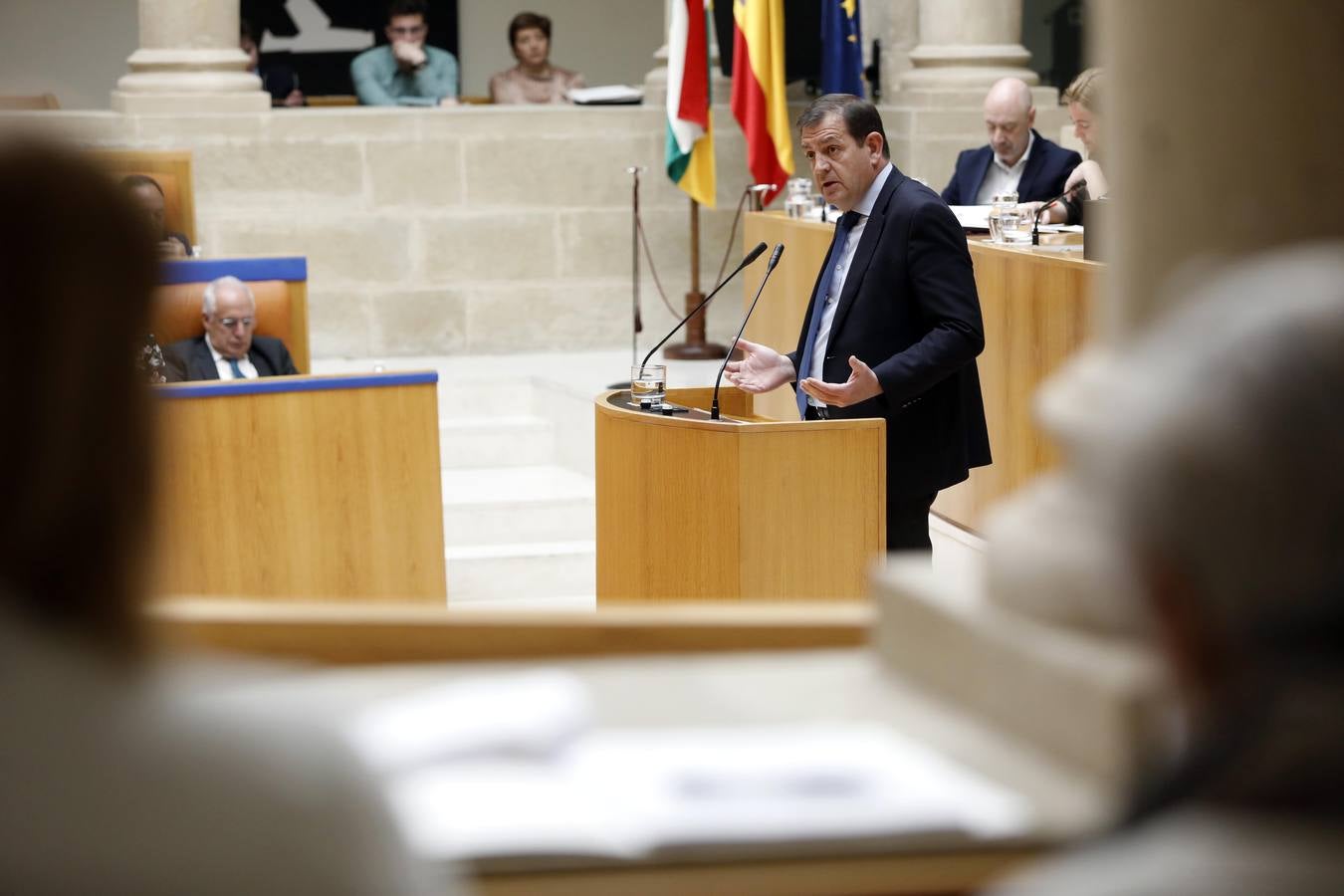 Fotos: Pleno en el Parlamento, los gestos y las conversaciones