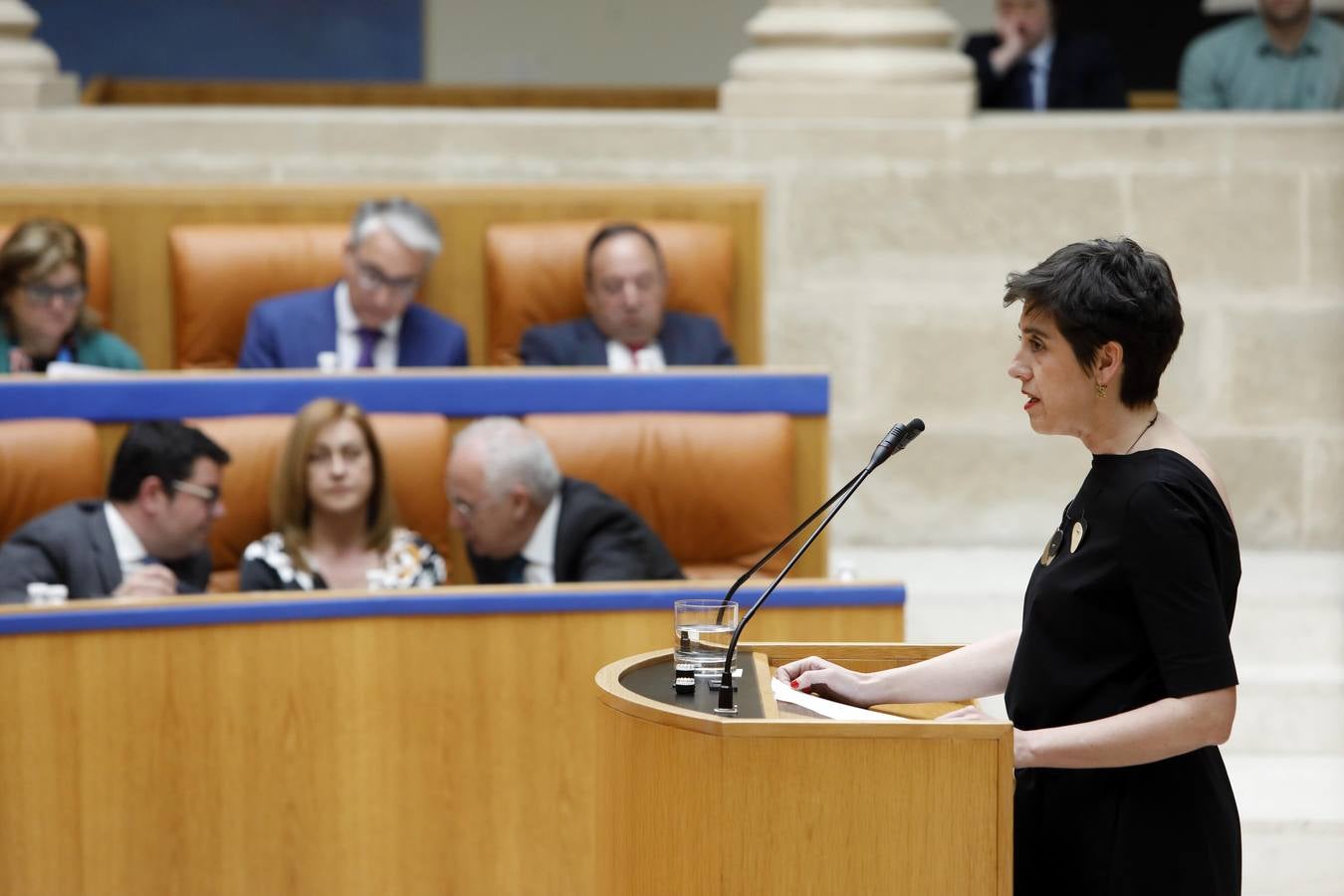 Fotos: Pleno en el Parlamento, los gestos y las conversaciones