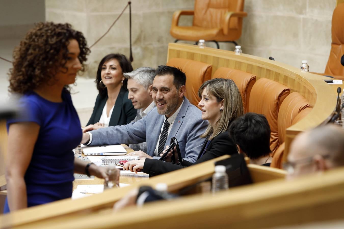 Fotos: Pleno en el Parlamento, los gestos y las conversaciones