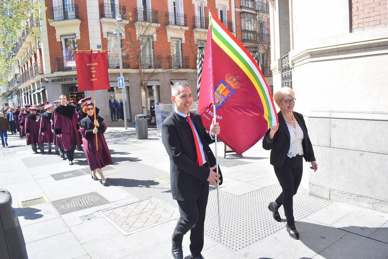 La Cofradía del Vino de Rioja ha investido como Cofrade de Honor al Centro Riojano de Madrid