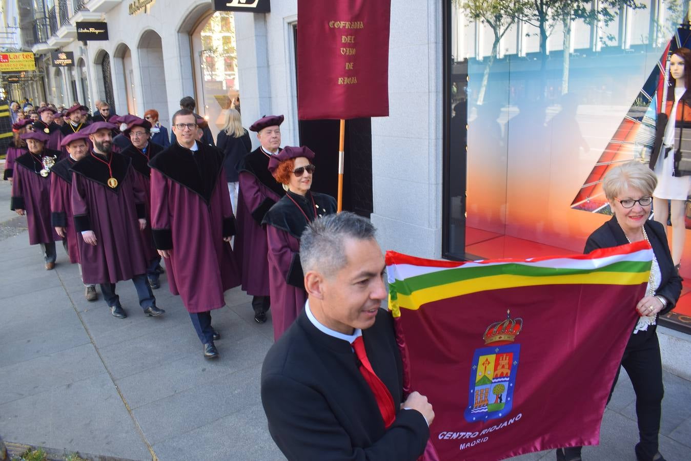 La Cofradía del Vino de Rioja ha investido como Cofrade de Honor al Centro Riojano de Madrid