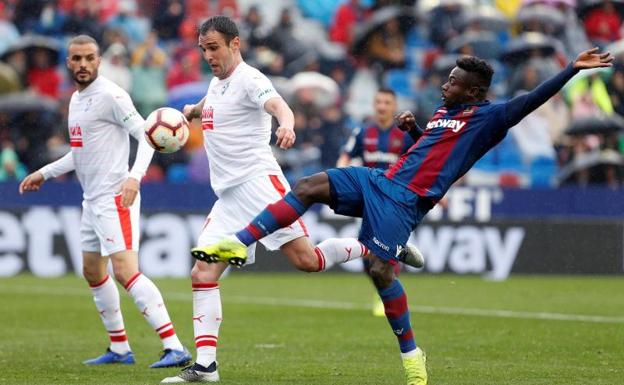 Levante y Eibar empatan en un partido con emoción y errores