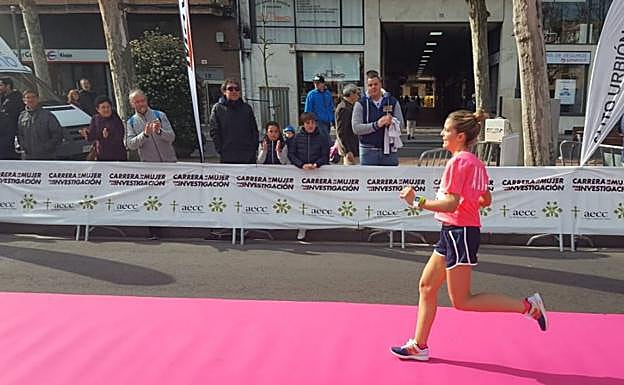 Rebeca Martínez ha entrado en cuarta posición en la carrera de hoy. 