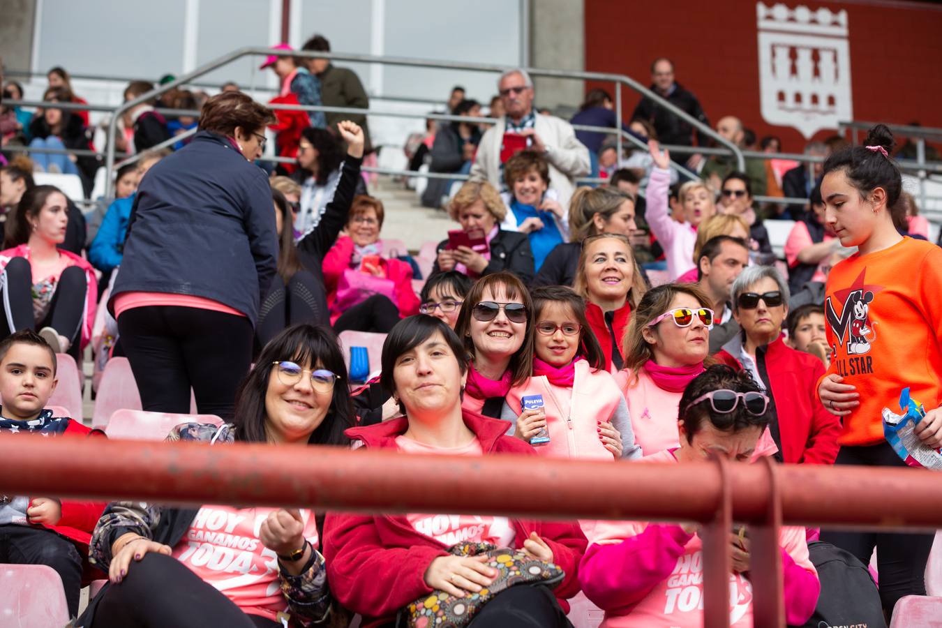 Fotos: Las Gaunas se tiñe de rosa