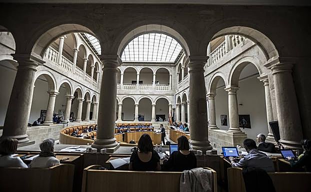 Hay Estatuto: los grupos acuerdan la reforma de la 'constitución' riojana