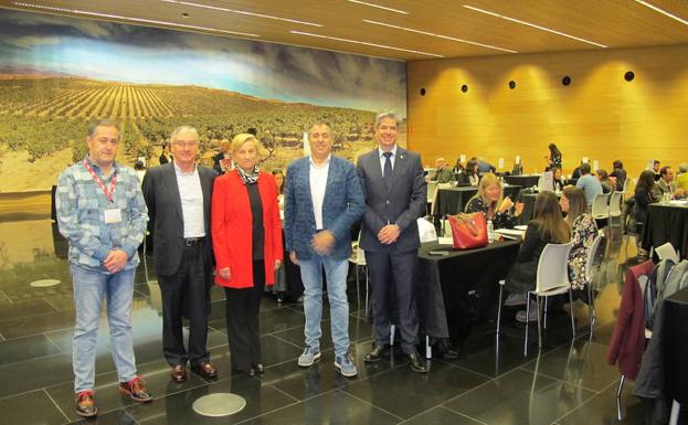 Leonor González Menorca junto a otros responsables que han partidipado en el encuentro.