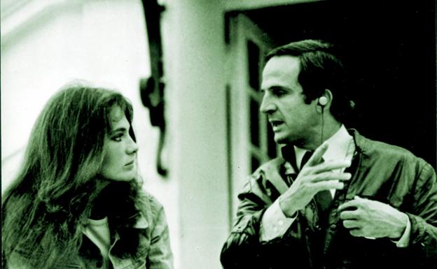 Jacqueline Bisset, junto a Truffaut, en el rodaje de 'La noche americana'.