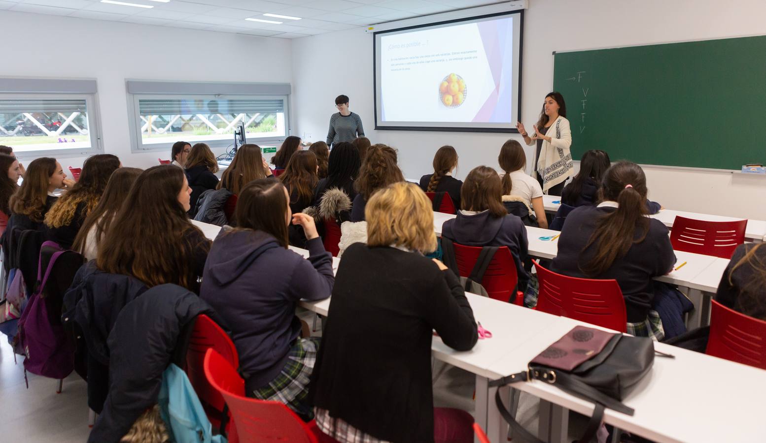 Hasta mayo por las instalaciones del edificio Científico Tecnológico pasarán cerca de 2.500 alumnos de Enseñanzas Medias de La Rioja que pondrán a prueba su vocación científica