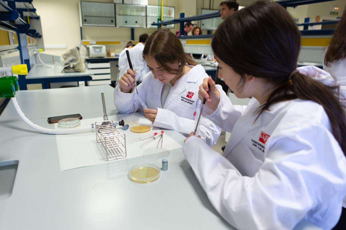 Hasta mayo por las instalaciones del edificio Científico Tecnológico pasarán cerca de 2.500 alumnos de Enseñanzas Medias de La Rioja que pondrán a prueba su vocación científica