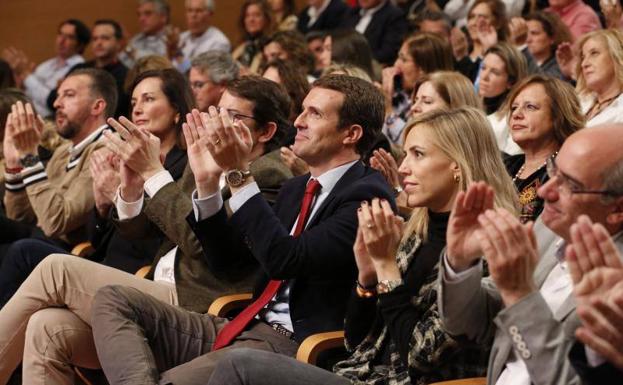Casado afirma que el 28-A está en juego la democracia o la disolución de España