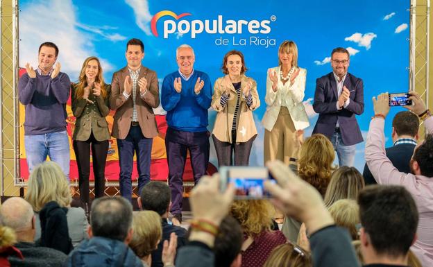 Los candidatos del PP, este domingo. 