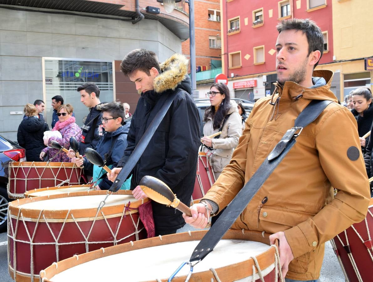 Fotos: La Cofradía de la Flagelación recoge 543 kilos de comida en su ensayo solidario