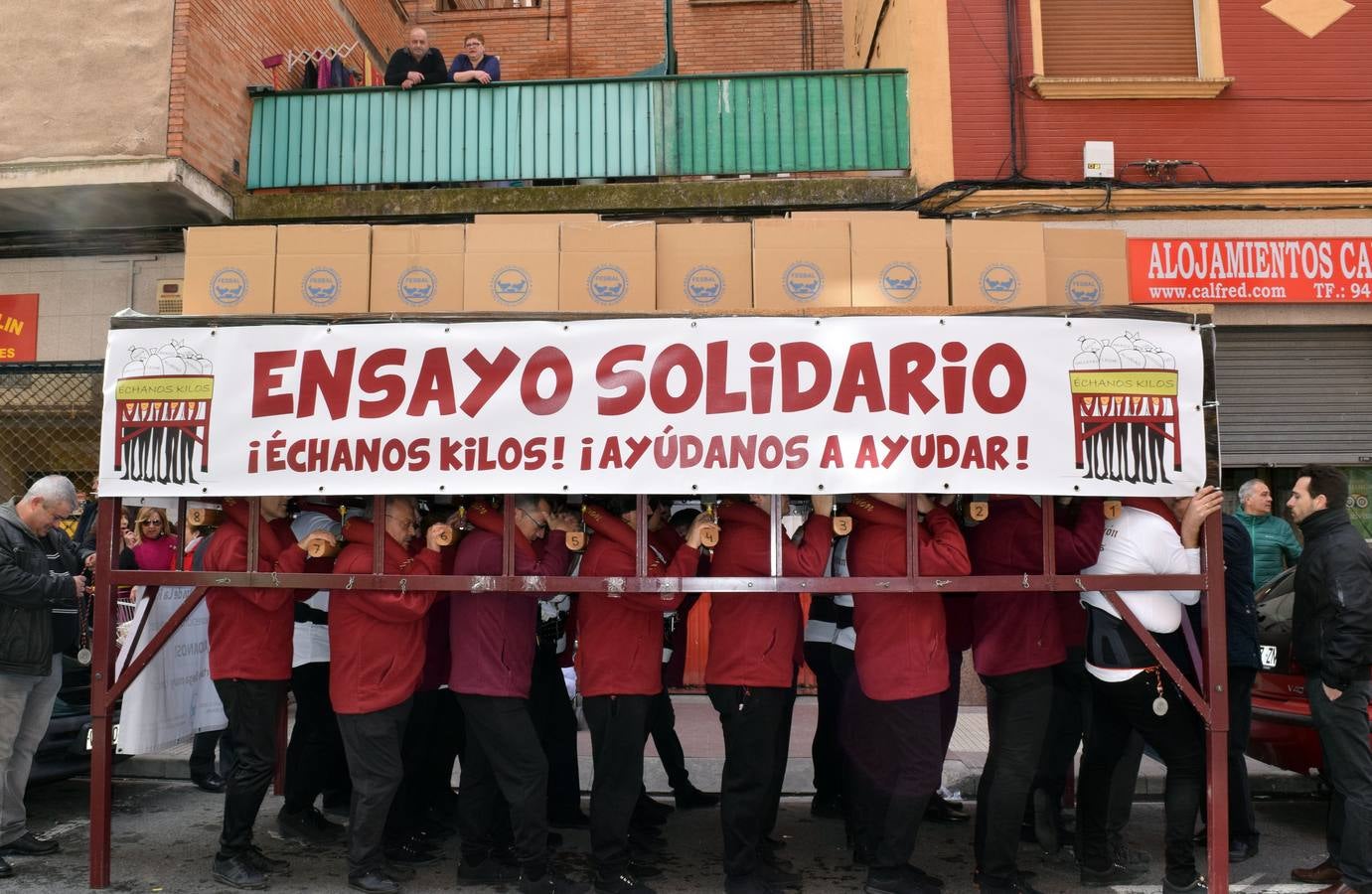 Fotos: La Cofradía de la Flagelación recoge 543 kilos de comida en su ensayo solidario