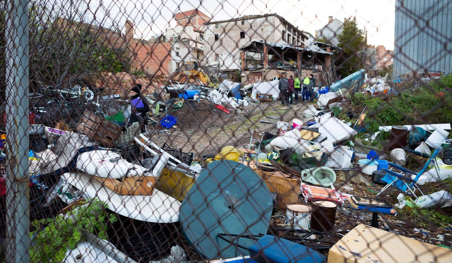 Se trata de una finca de más de 3.000 m2 plagada de basura en el centro de la ciudad, un problema que tenía el municipio hace más de diez años