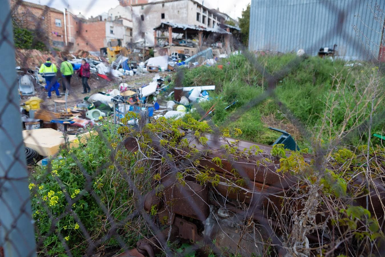 Se trata de una finca de más de 3.000 m2 plagada de basura en el centro de la ciudad, un problema que tenía el municipio hace más de diez años