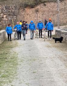 Imagen secundaria 2 - La &#039;Marcha del Ebro&#039; denuncia en Ezcaray el proyecto de la presa y la privatización del agua