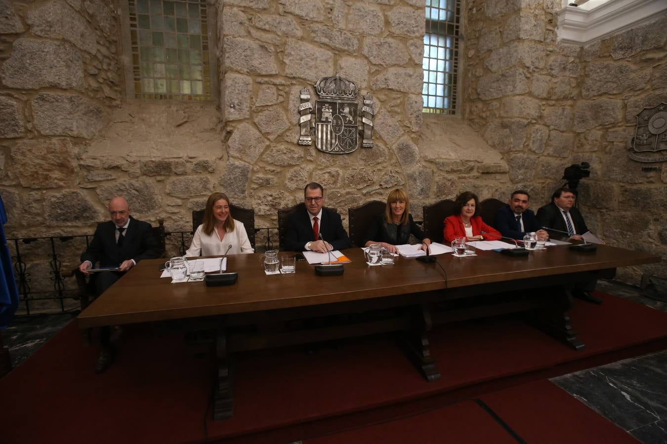 El pleno del Parlamento aprueba por unanimidad (y algún reproche final) la reforma de la principal norma rectora de La Rioja