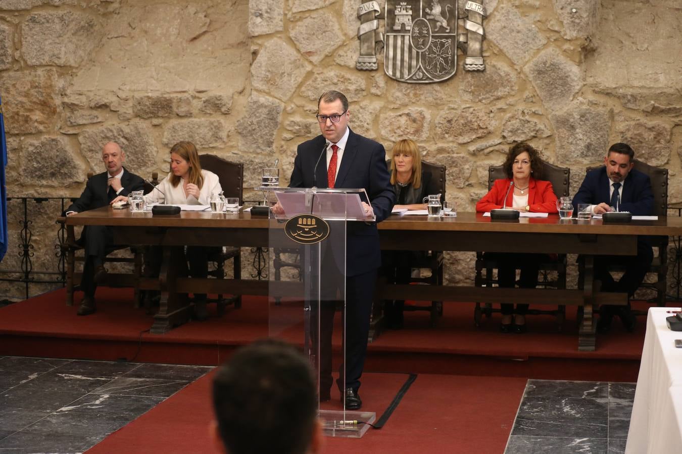 El pleno del Parlamento aprueba por unanimidad (y algún reproche final) la reforma de la principal norma rectora de La Rioja