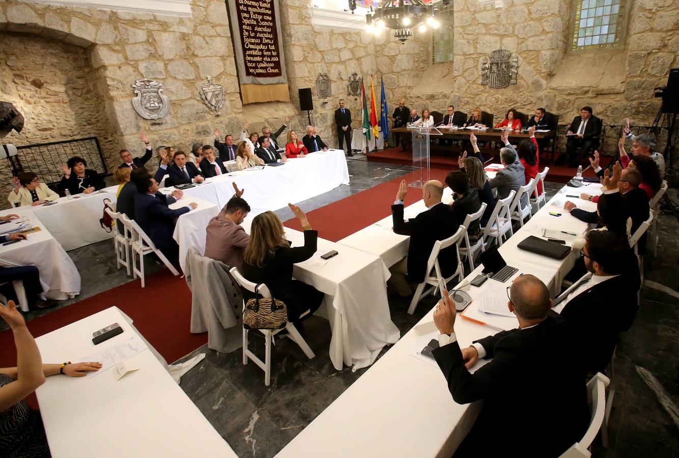 El pleno del Parlamento aprueba por unanimidad (y algún reproche final) la reforma de la principal norma rectora de La Rioja