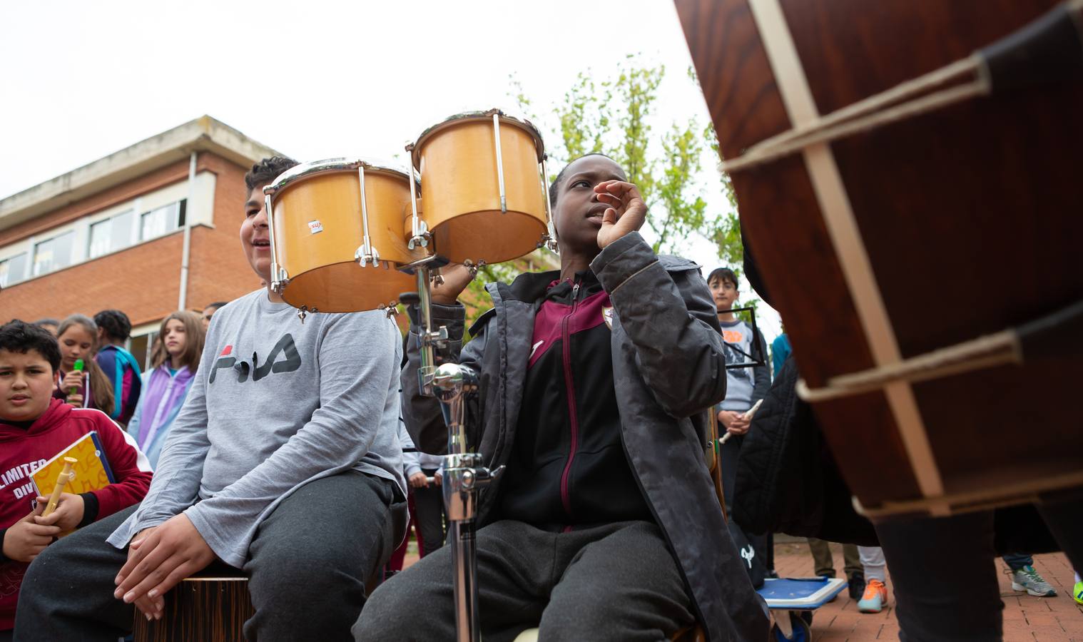 Fotos: Escolares riojanos celebran Musiqueando frente al centro Navarrete El Mudo