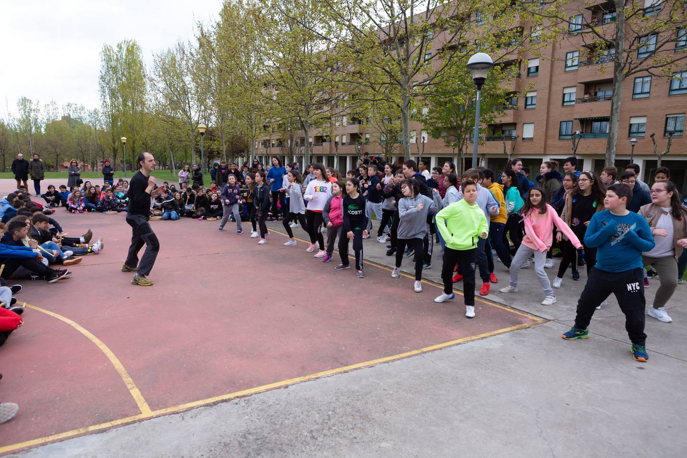 Fotos: Escolares riojanos celebran Musiqueando en el parque San Miguel de Logroño