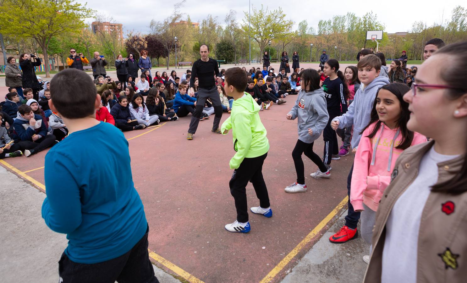 Fotos: Escolares riojanos celebran Musiqueando en el parque San Miguel de Logroño