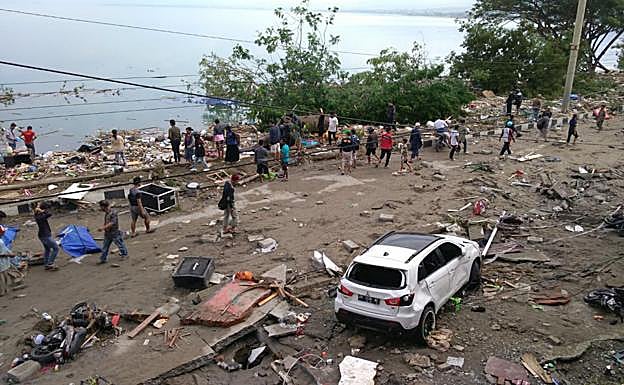Imagen de archivo de un devastador tsunami en Indonesia. 