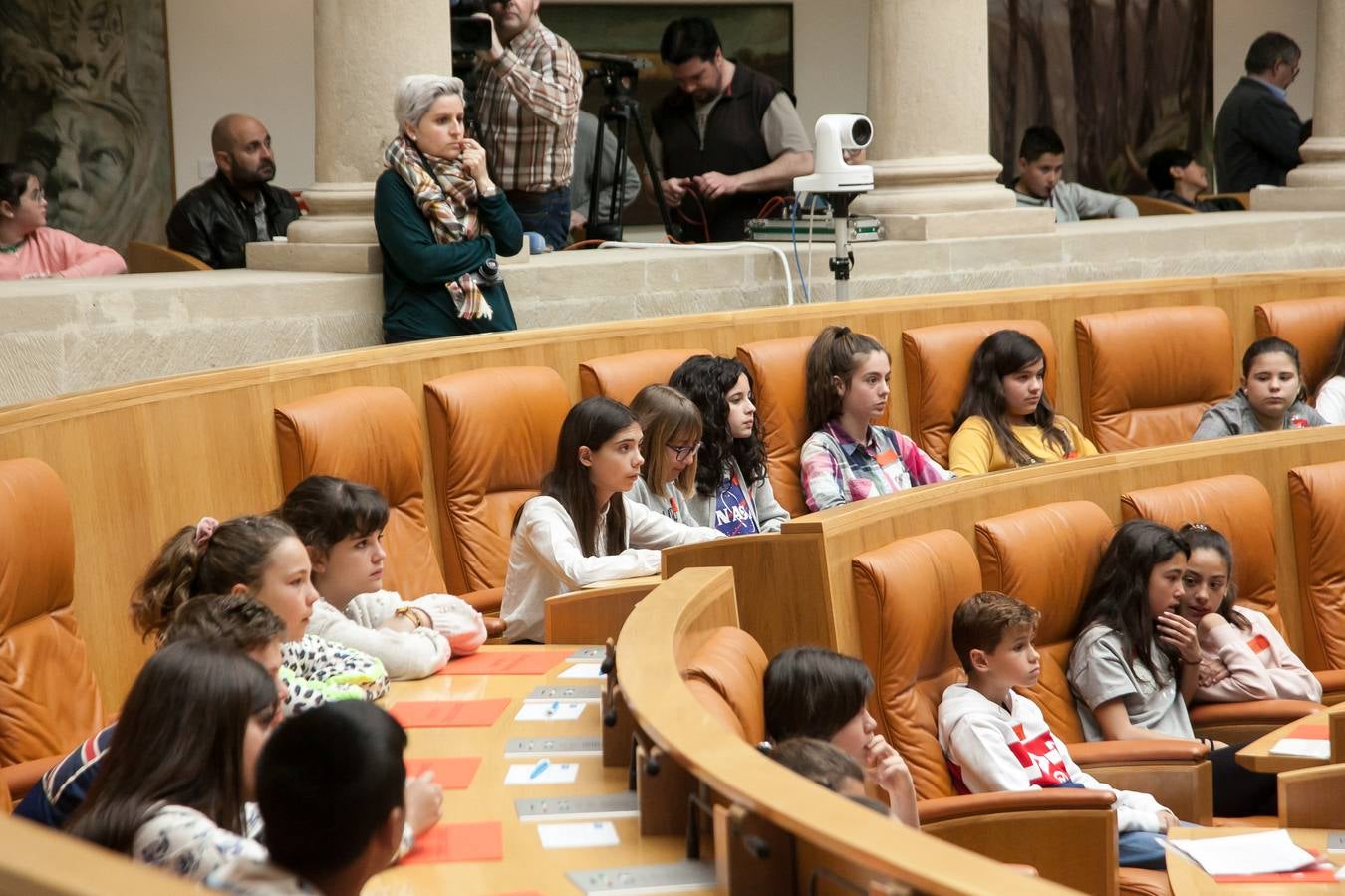 Aldeas Infantiles pide «políticas concretas» contra la pobreza infantil | El Parlamento riojano ha acogido un pleno infantil con la asistencia del vicepresidente de esta ONG, Javier Fresneda