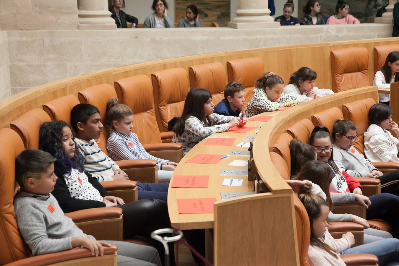 Aldeas Infantiles pide «políticas concretas» contra la pobreza infantil | El Parlamento riojano ha acogido un pleno infantil con la asistencia del vicepresidente de esta ONG, Javier Fresneda