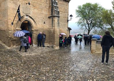 Imagen secundaria 1 - La lluvia no frena el fervor de los picaos