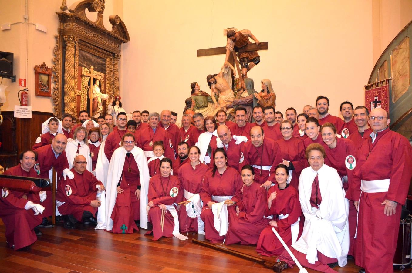 16 pasos de la cofradía de la Vera Cruz participiaron en la procesión.