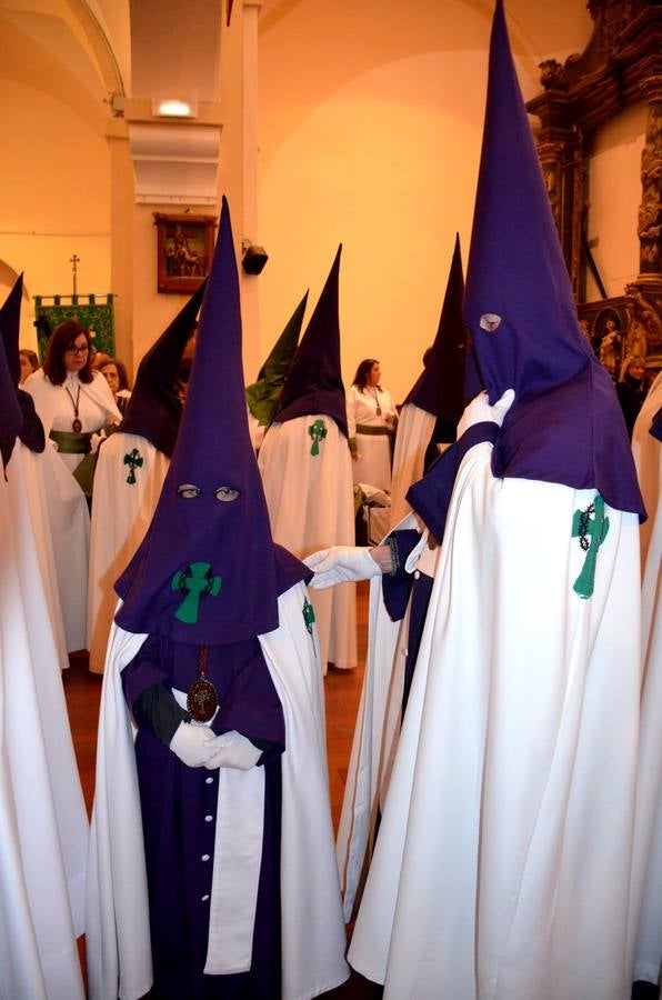 16 pasos de la cofradía de la Vera Cruz participiaron en la procesión.