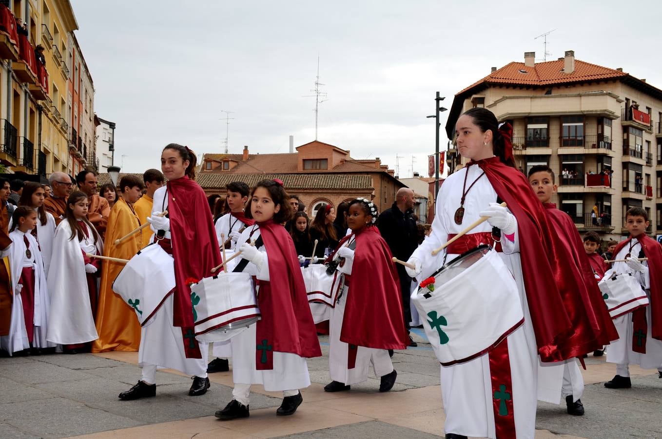 Fotos: Procesión del Cristo Resucitado en Calahorra