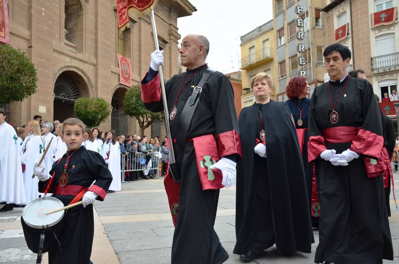 Fotos: Procesión del Cristo Resucitado en Calahorra