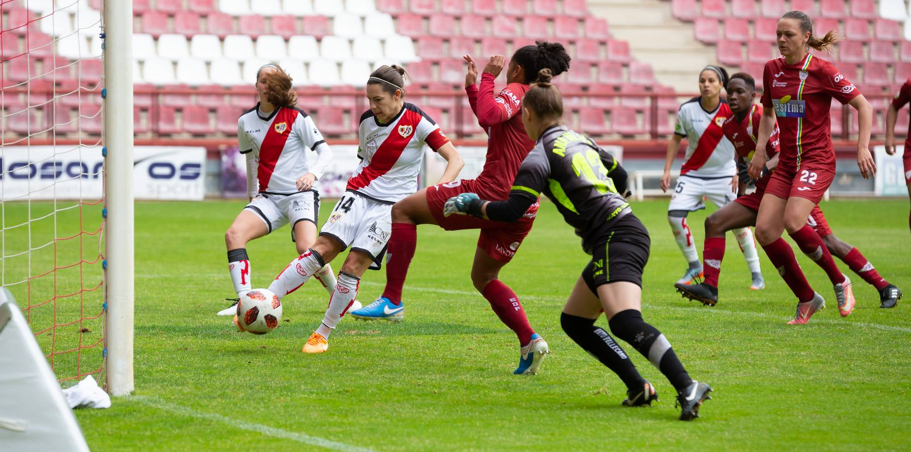 Fotos: Vital triunfo del EDF ante el Rayo (3-0)