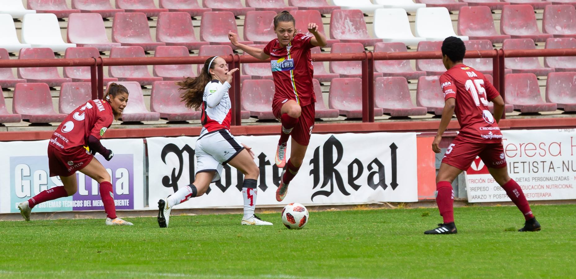 Fotos: Vital triunfo del EDF ante el Rayo (3-0)