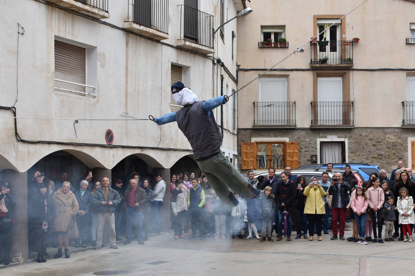 Fotos: Quema de Judas en El Redal, Valdeperillo y Cornago