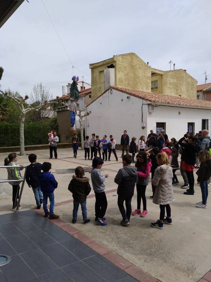 Fotos: Quema de Judas en El Redal, Valdeperillo y Cornago