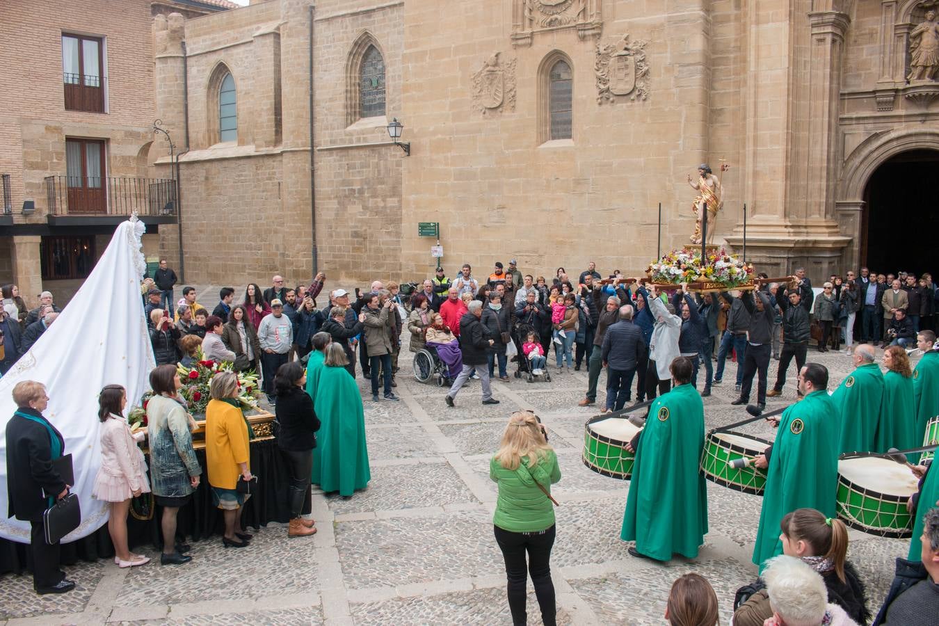Fotos: Procesión del Resucitado, en Santo Domingo de la Calzada