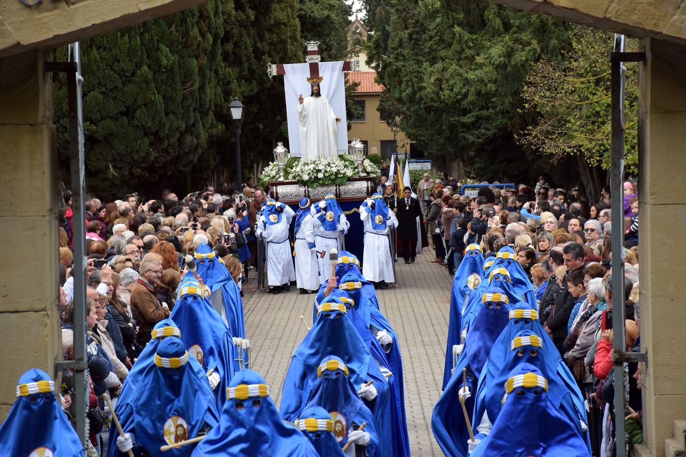 Fotos: Saetas y mucha emoción en la procesión del Santo Cristo Resucitado de Logroño