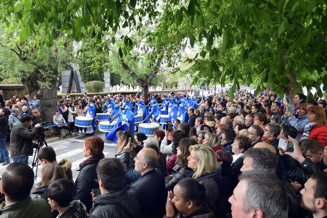 Fotos: Saetas y mucha emoción en la procesión del Santo Cristo Resucitado de Logroño