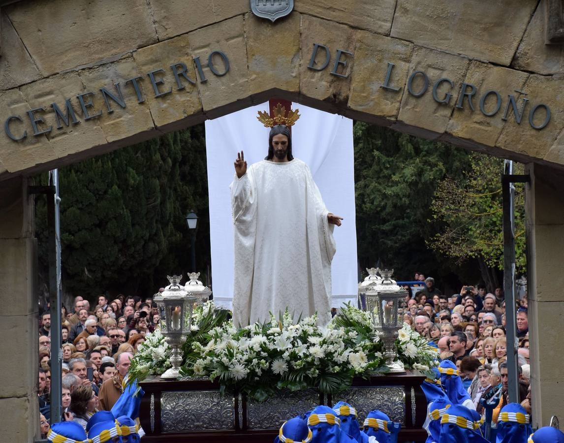 Fotos: Saetas y mucha emoción en la procesión del Santo Cristo Resucitado de Logroño