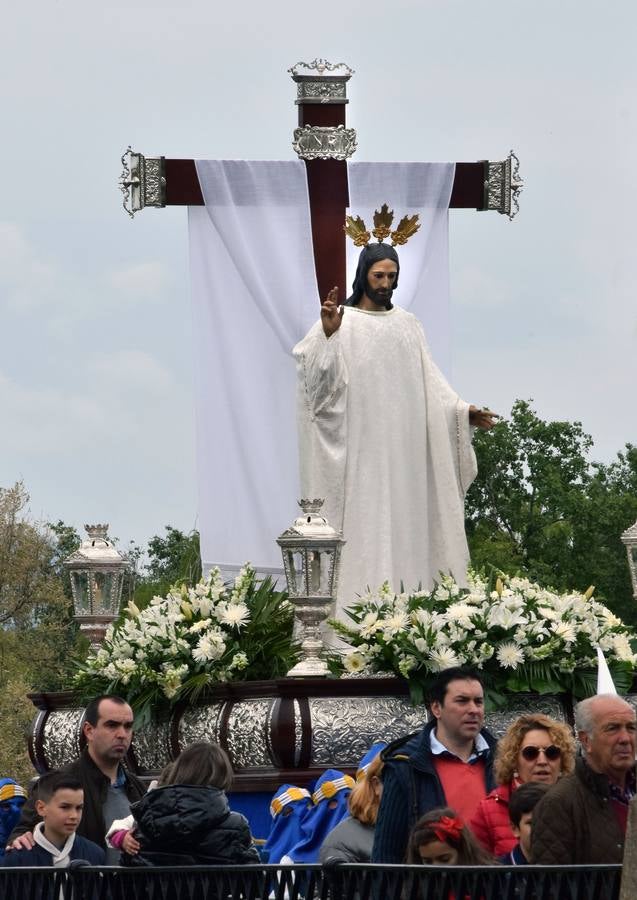 Fotos: Saetas y mucha emoción en la procesión del Santo Cristo Resucitado de Logroño