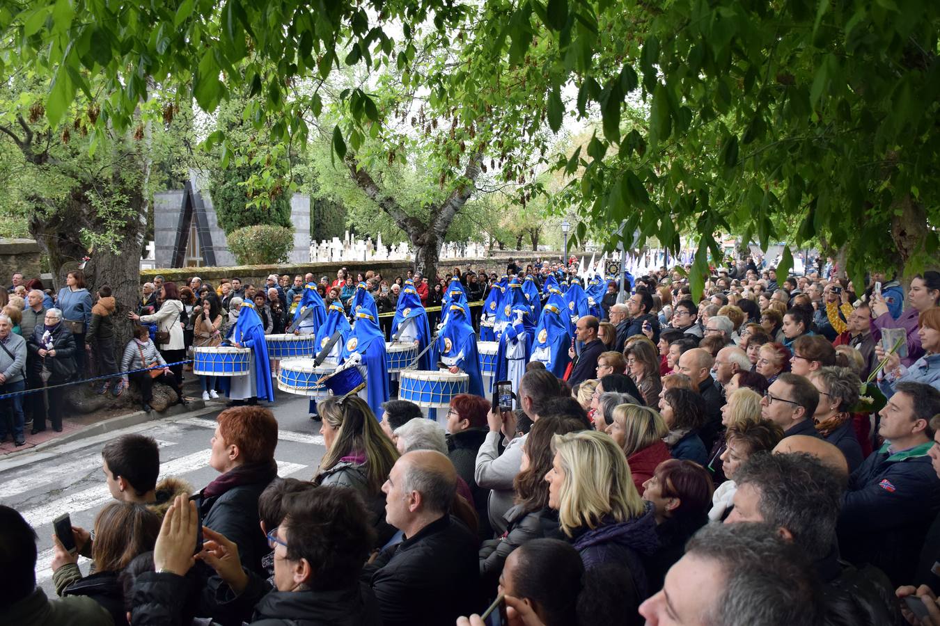 Fotos: Saetas y mucha emoción en la procesión del Santo Cristo Resucitado de Logroño