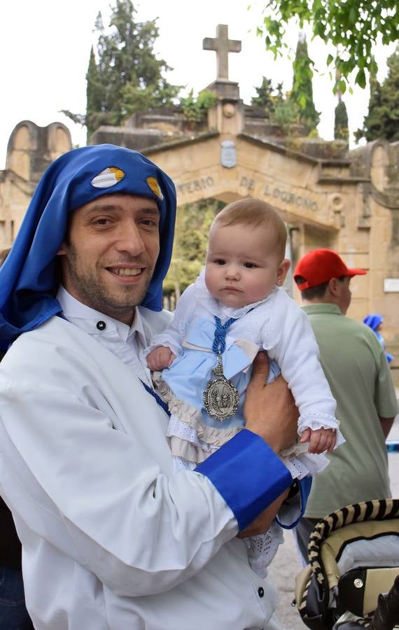 Fotos: Saetas y mucha emoción en la procesión del Santo Cristo Resucitado de Logroño