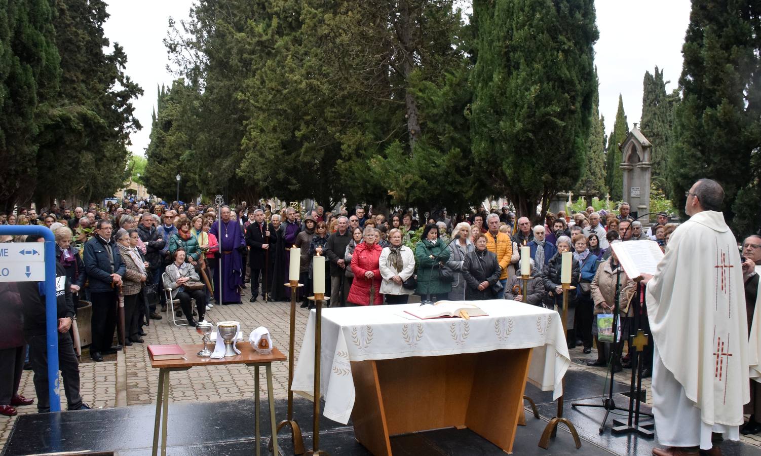 Fotos: Saetas y mucha emoción en la procesión del Santo Cristo Resucitado de Logroño