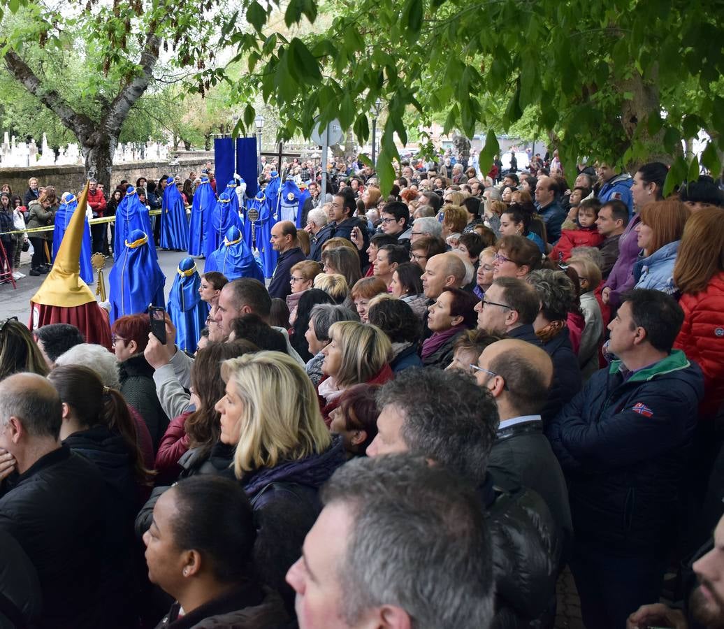 Fotos: Saetas y mucha emoción en la procesión del Santo Cristo Resucitado de Logroño