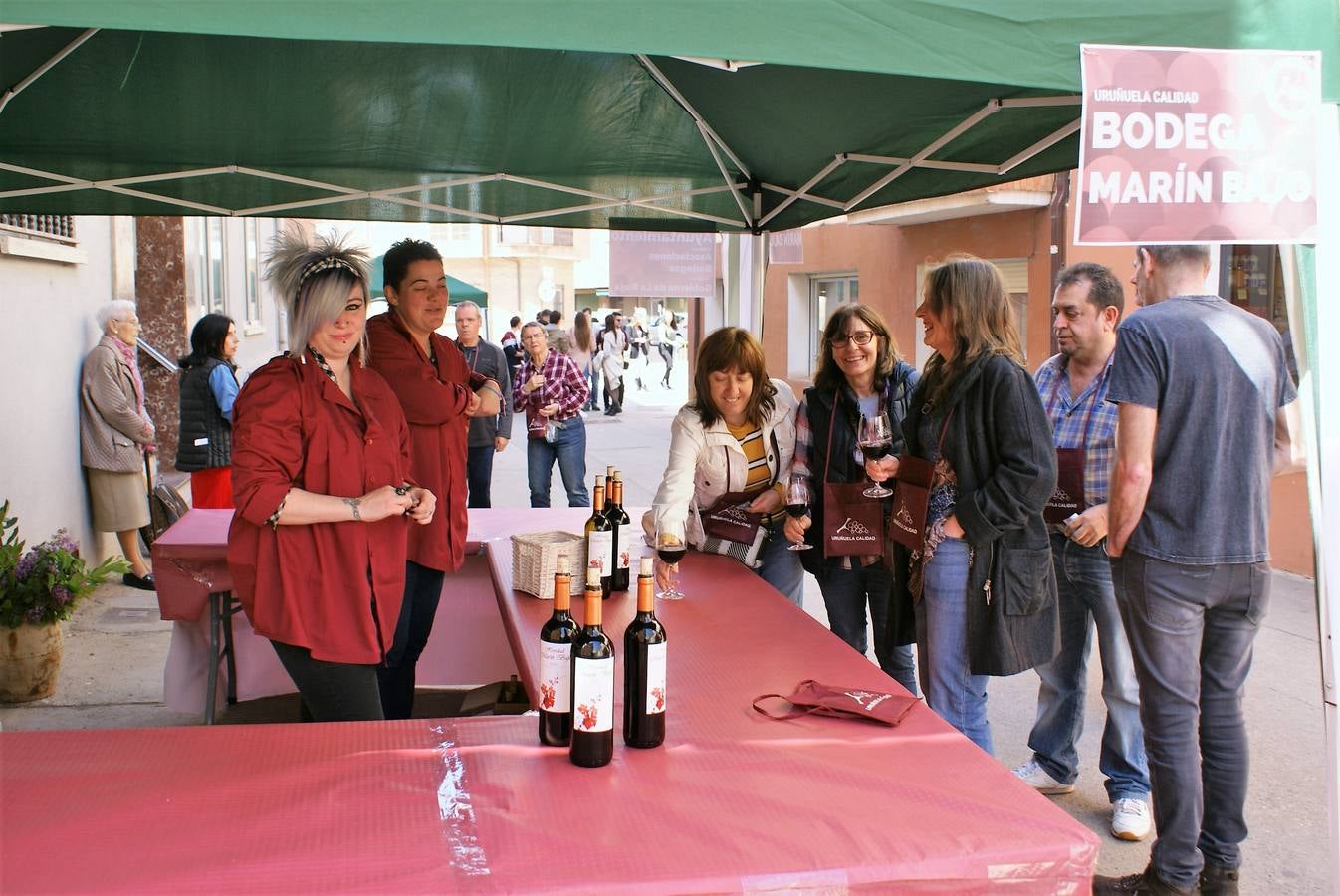 Feria de vinos y gastronomía en Uruñuela.