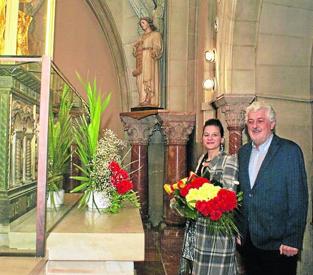 Silvia Garrido yJorge Cutillas, en el camarín de la Virgen.