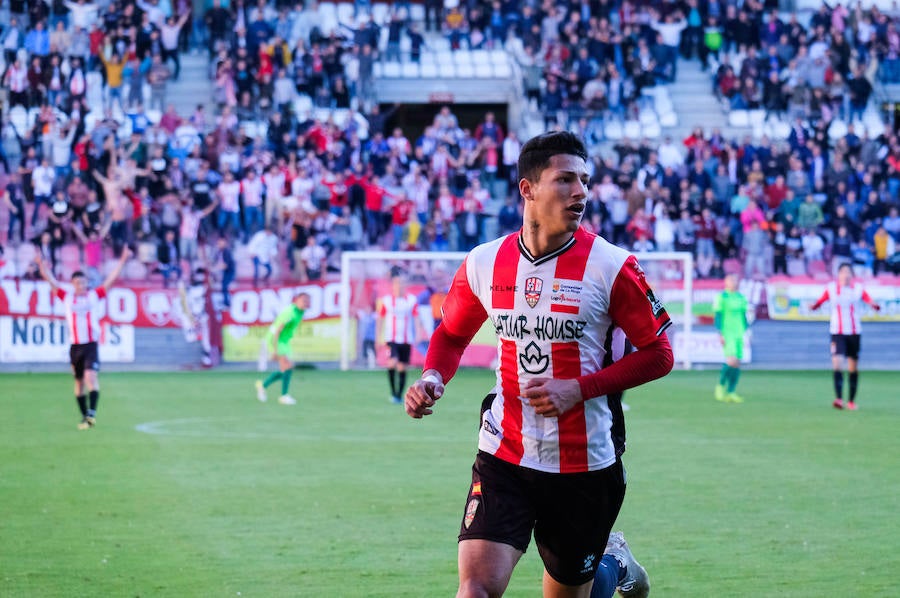 Los riojanos ganan al Mirandés por 3-0, pelearán por la segunda plaza y se clasifican para el 'play off'